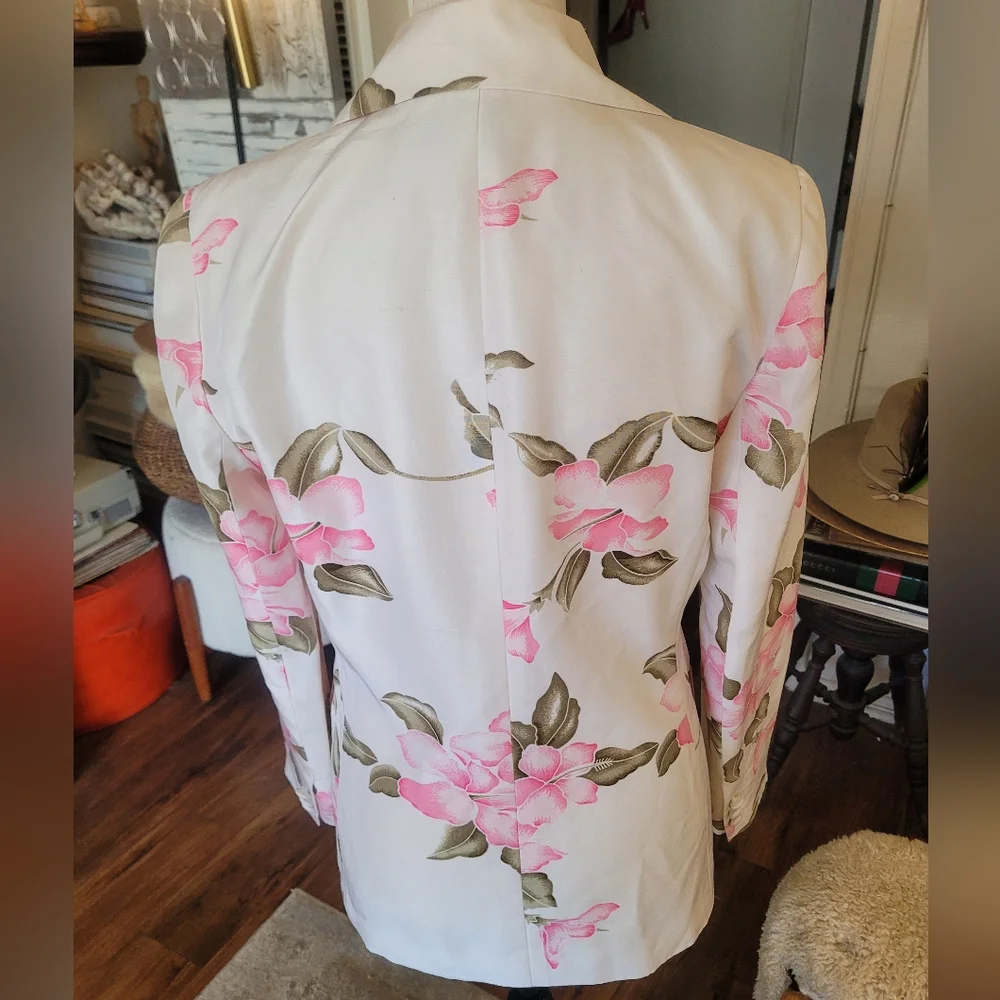 Chic Floral Blazer - Pink and White